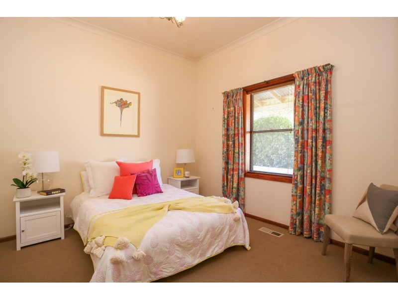 341 Russell Street, Bathurst NSW 2795