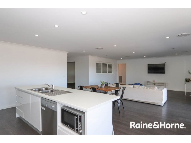 37 Westbourne Drive, Llanarth NSW 2795