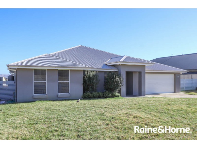 37 Westbourne Drive, Llanarth NSW 2795