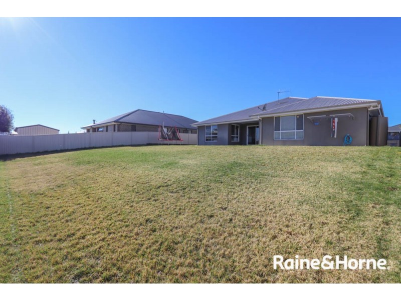 37 Westbourne Drive, Llanarth NSW 2795