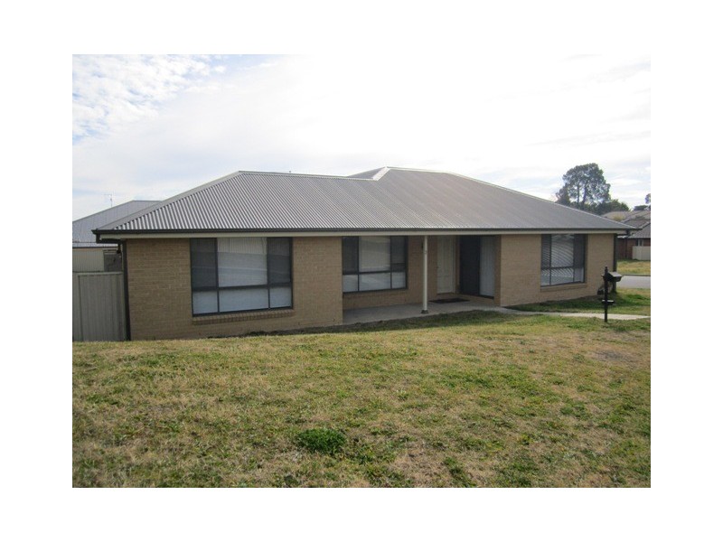 2 Vincent Crescent, Bathurst NSW 2795