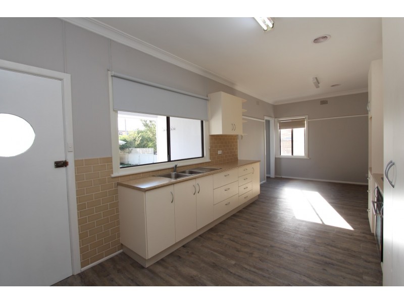 90 Morrissett Street, Bathurst NSW 2795