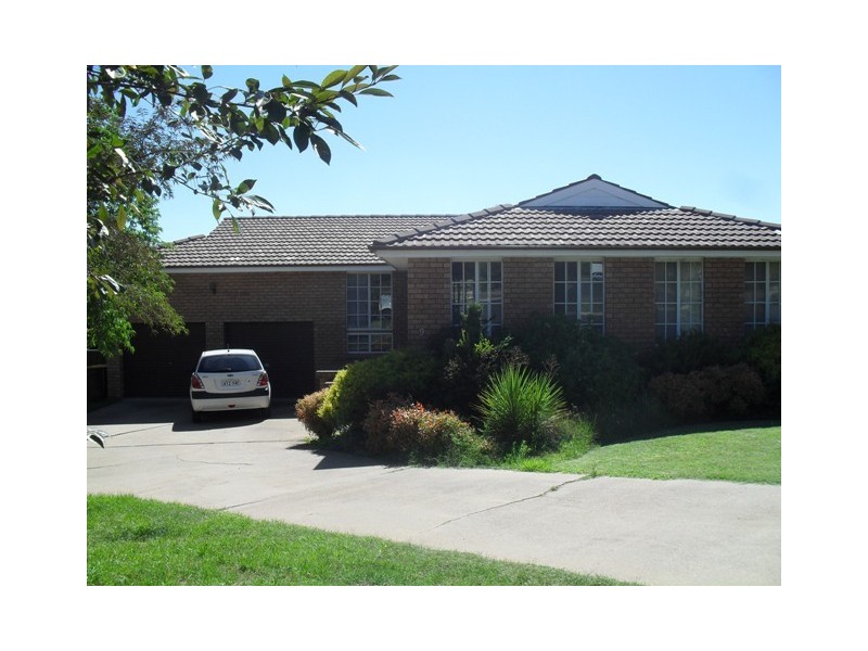 9 Bullock Place, Bathurst NSW 2795