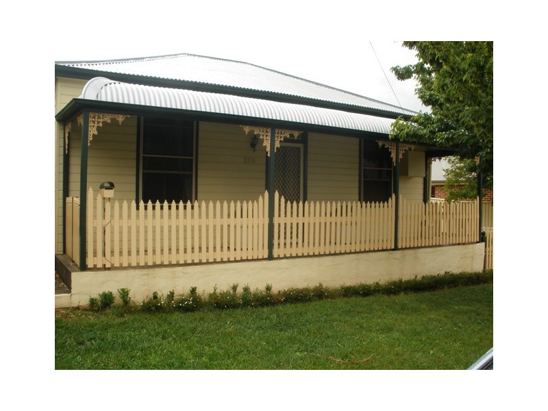 206 Rocket St, Bathurst NSW 2795