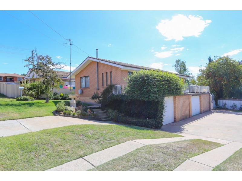 2 Mooney Valley Place, West Bathurst NSW 2795