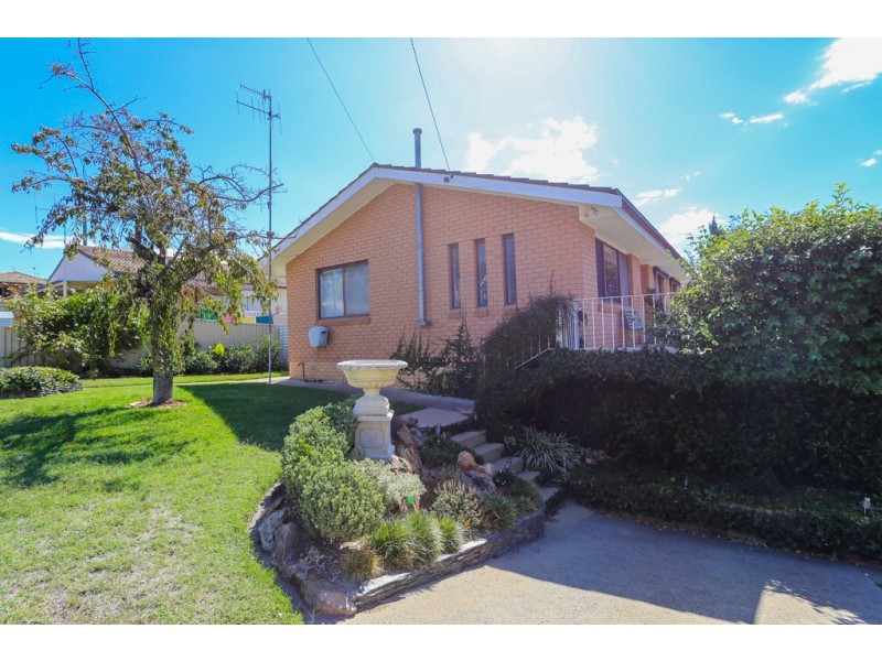 2 Mooney Valley Place, West Bathurst NSW 2795