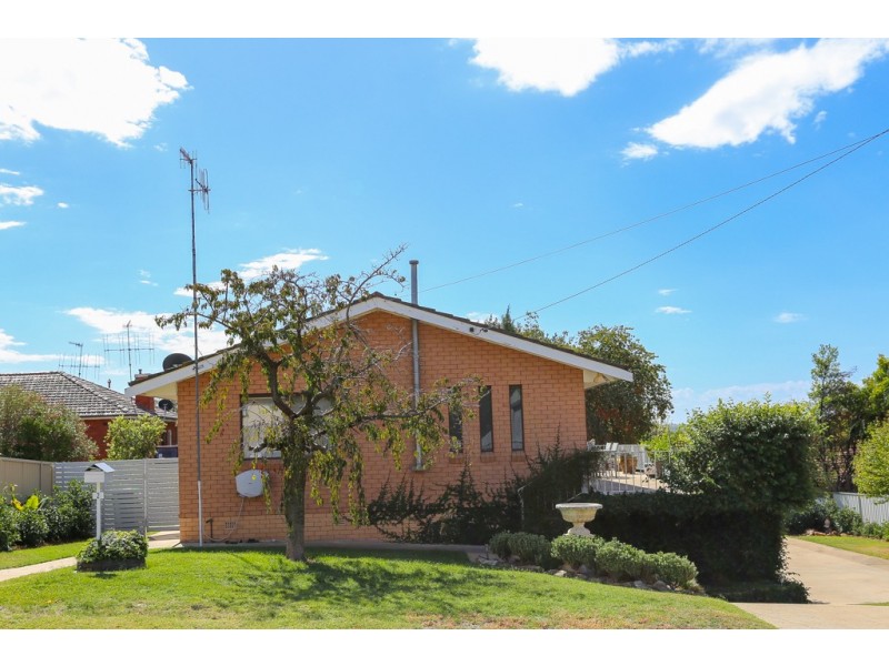 2 Mooney Valley Place, West Bathurst NSW 2795