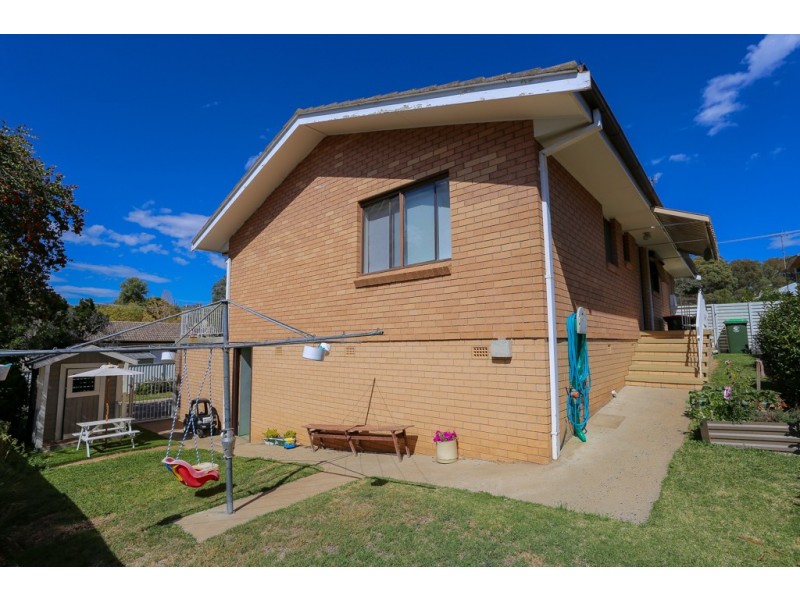 2 Mooney Valley Place, West Bathurst NSW 2795