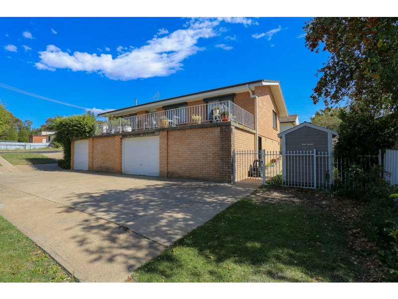 2 Mooney Valley Place, West Bathurst NSW 2795