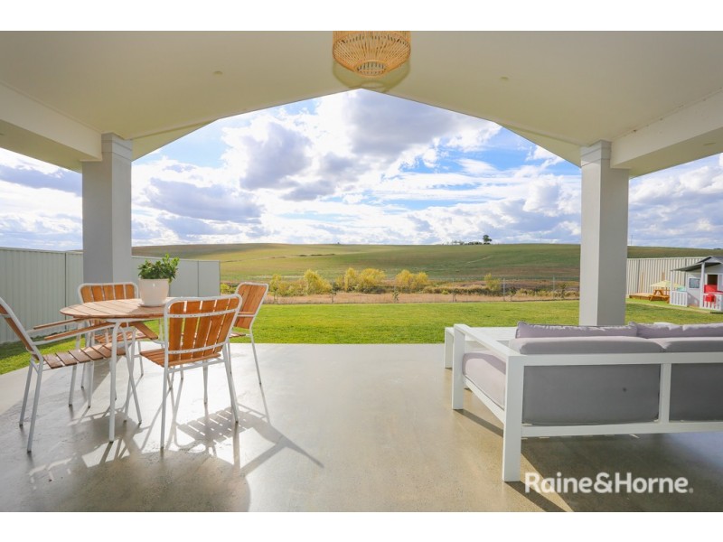 70 Emerald Drive, Kelso NSW 2795