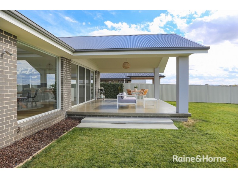 70 Emerald Drive, Kelso NSW 2795