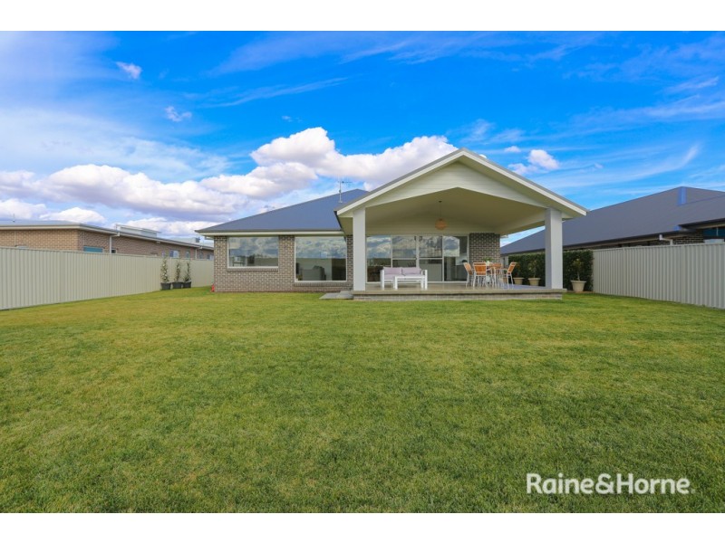 70 Emerald Drive, Kelso NSW 2795