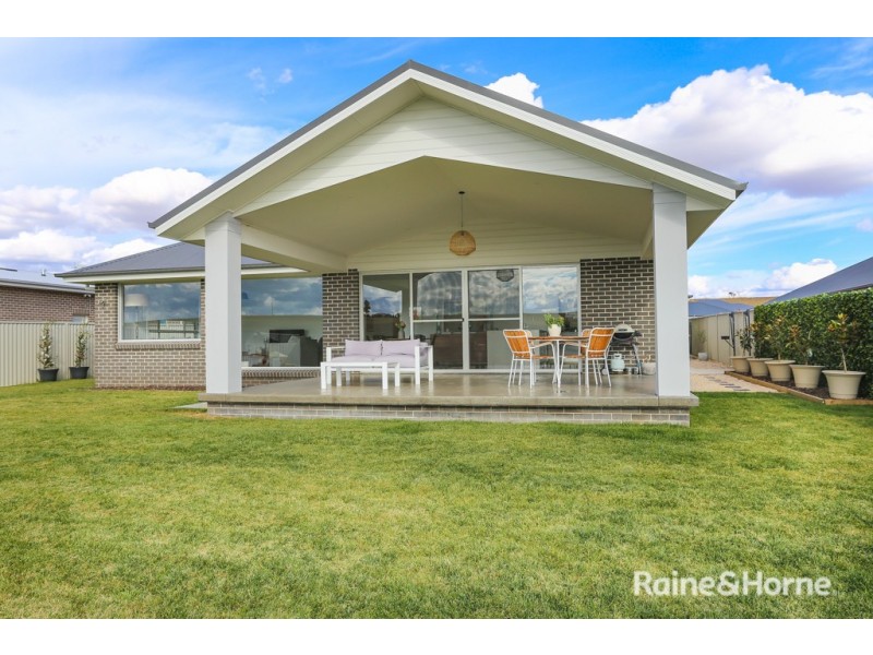 70 Emerald Drive, Kelso NSW 2795