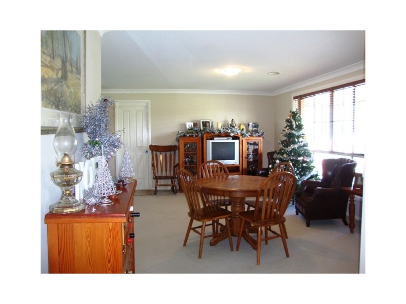15 Howarth Close, Bathurst NSW 2795