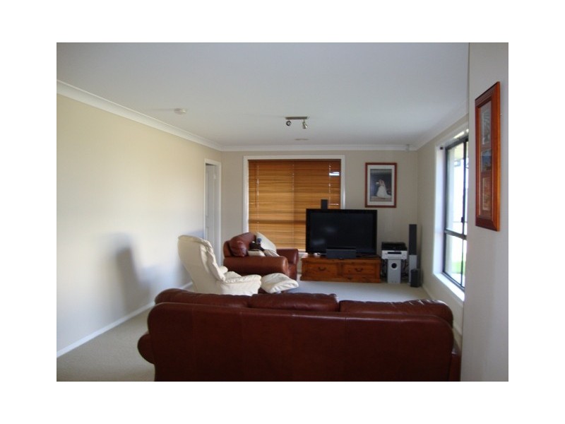 15 Howarth Close, Bathurst NSW 2795