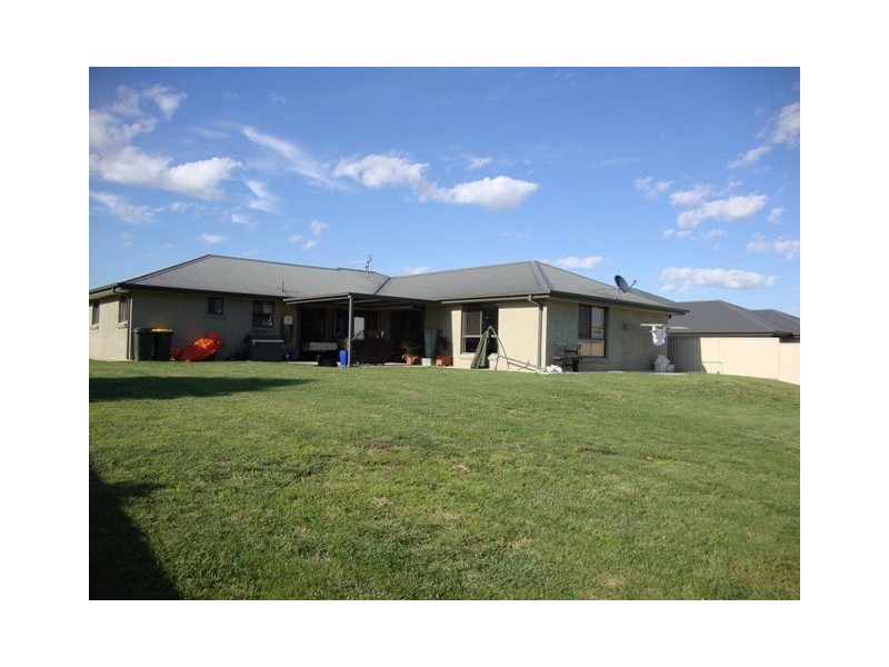 15 Howarth Close, Bathurst NSW 2795