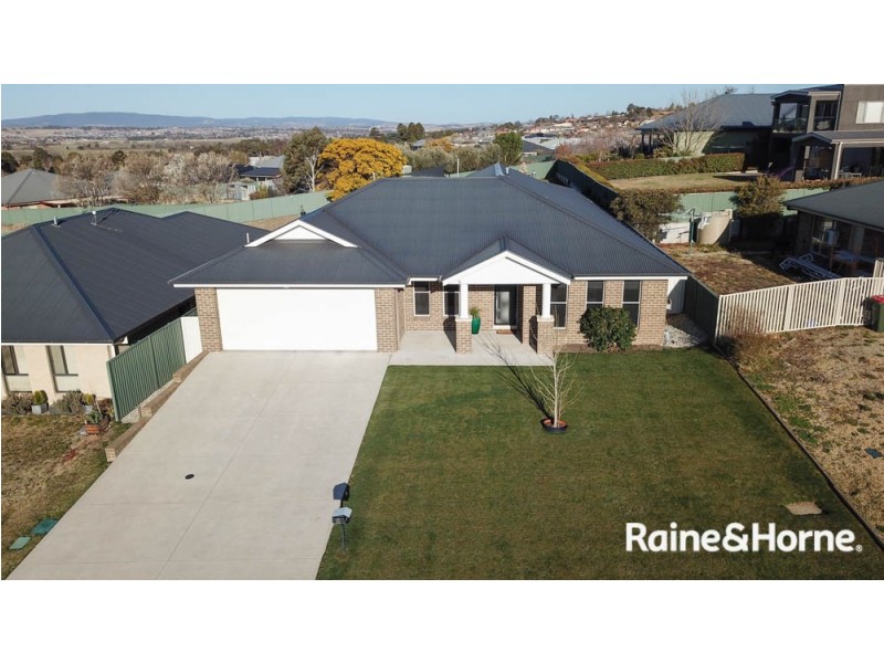 8 Blaxland Drive, Llanarth NSW 2795