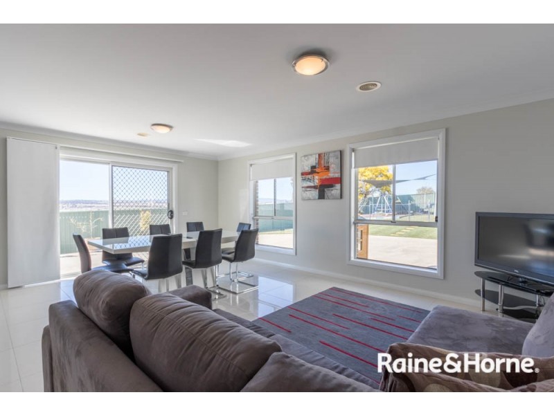 8 Blaxland Drive, Llanarth NSW 2795