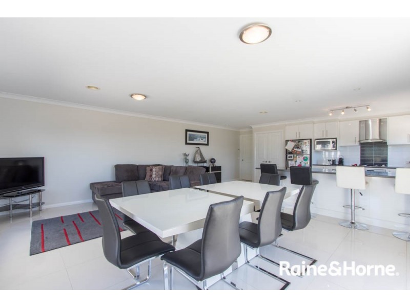 8 Blaxland Drive, Llanarth NSW 2795