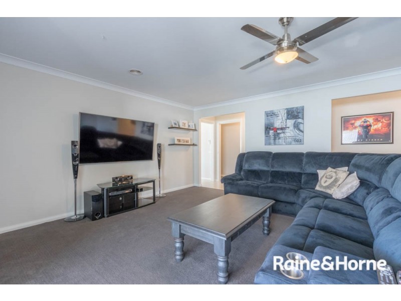 8 Blaxland Drive, Llanarth NSW 2795