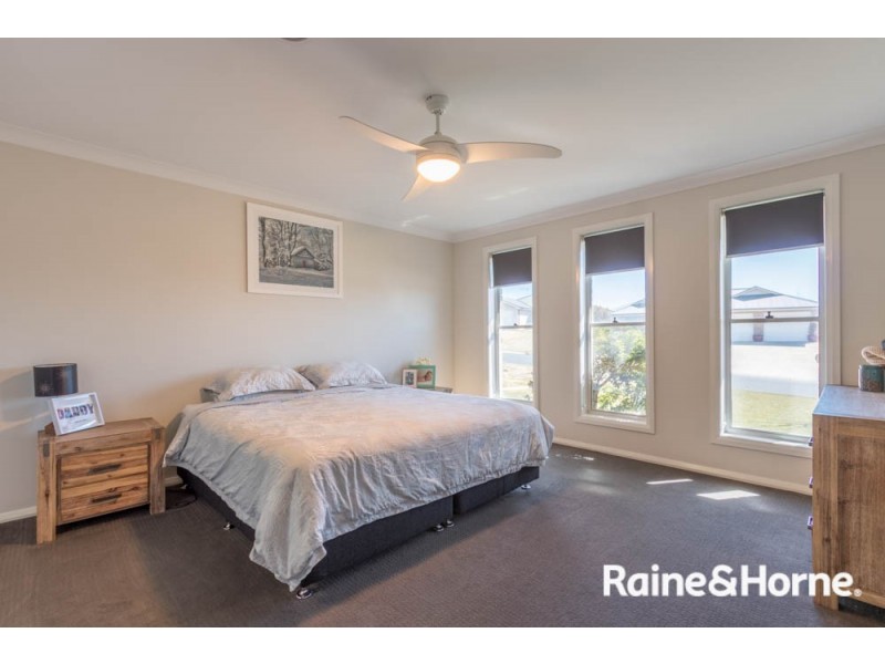 8 Blaxland Drive, Llanarth NSW 2795