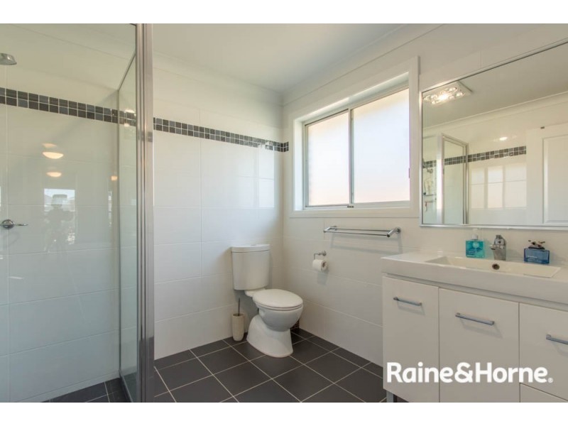 8 Blaxland Drive, Llanarth NSW 2795