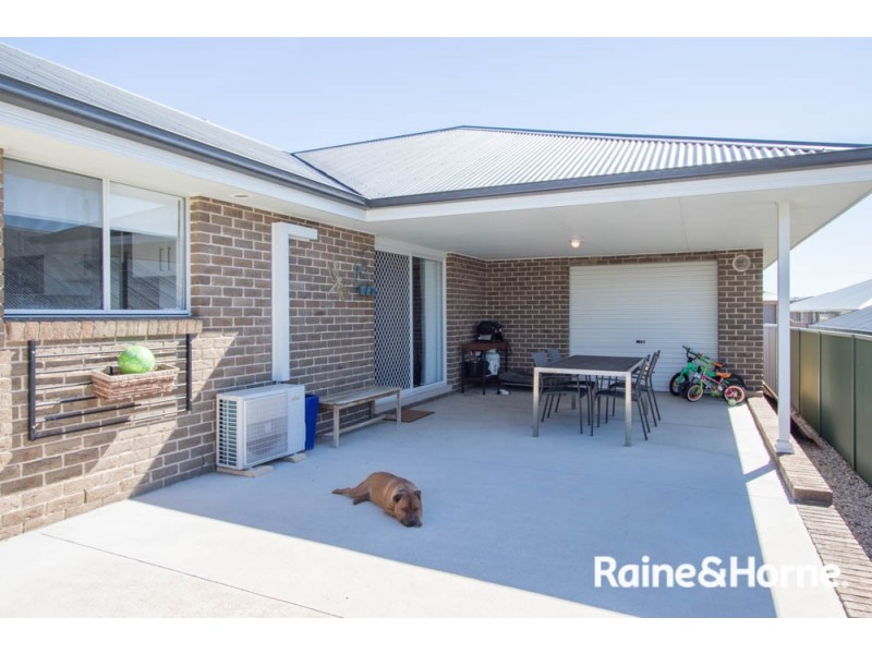 8 Blaxland Drive, Llanarth NSW 2795
