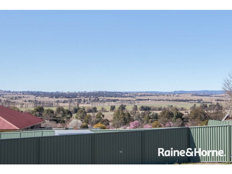 8 Blaxland Drive, Llanarth NSW 2795