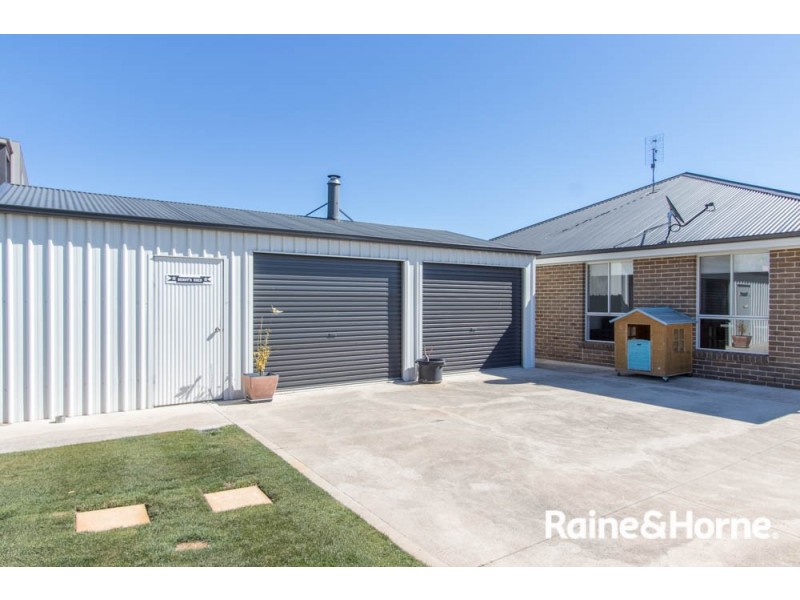 8 Blaxland Drive, Llanarth NSW 2795