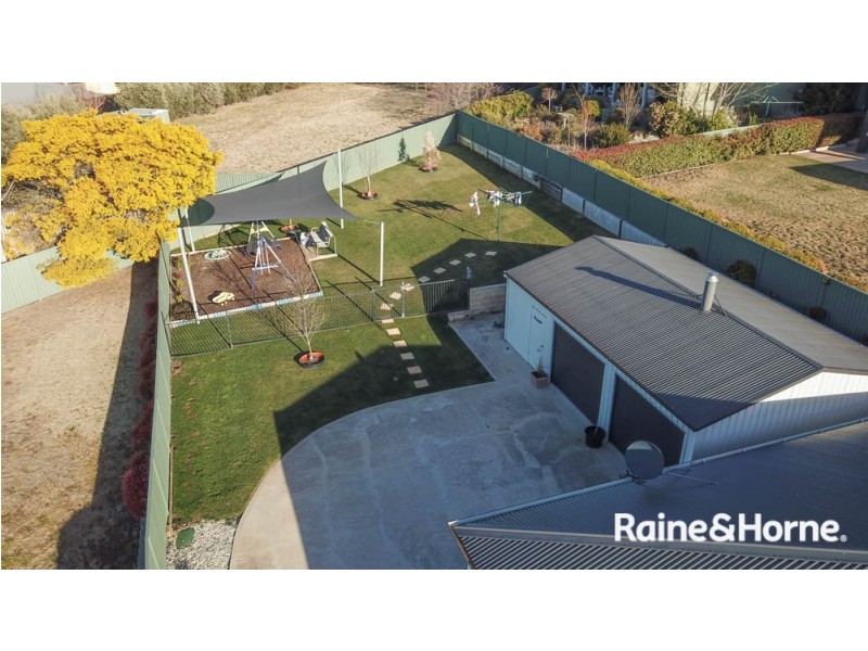 8 Blaxland Drive, Llanarth NSW 2795