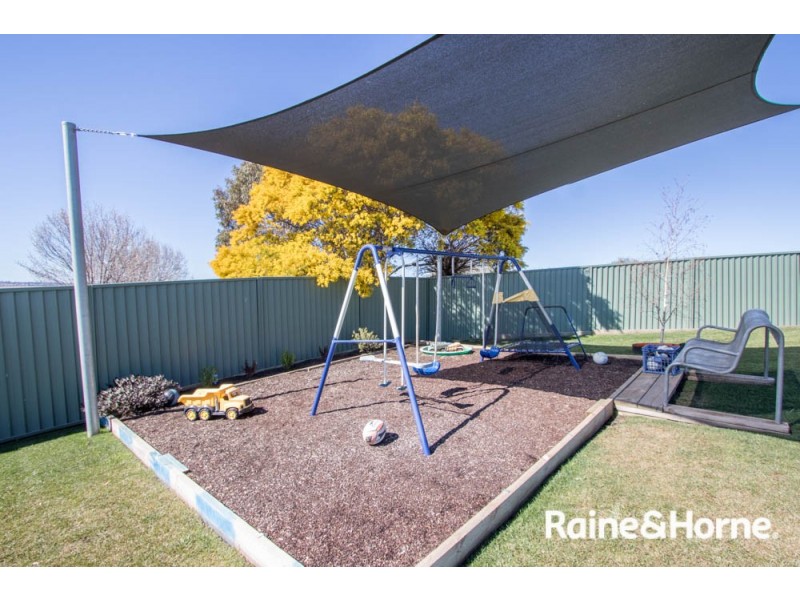 8 Blaxland Drive, Llanarth NSW 2795