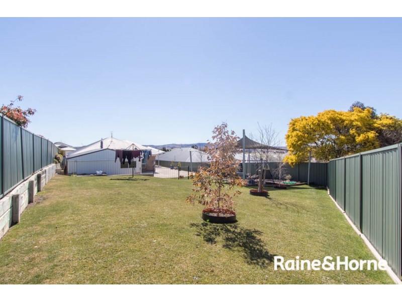 8 Blaxland Drive, Llanarth NSW 2795