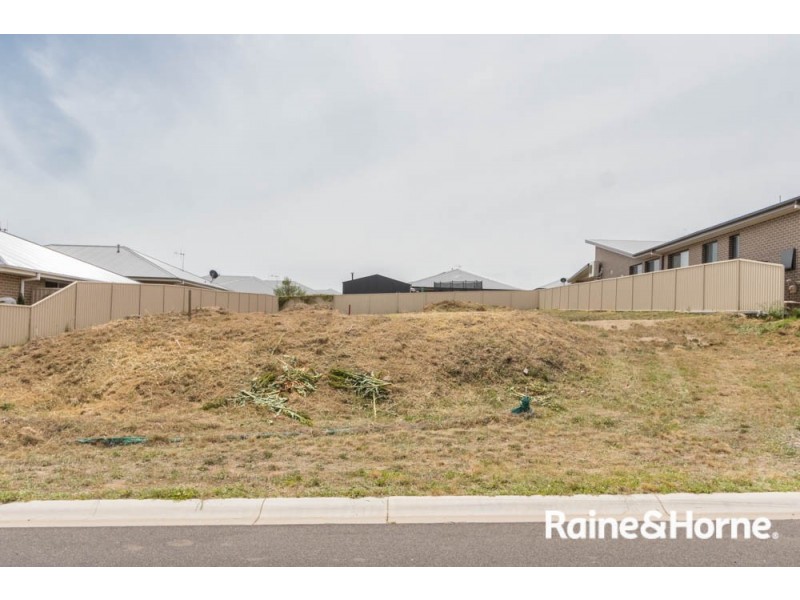 64 Wentworth Drive, Kelso NSW 2795