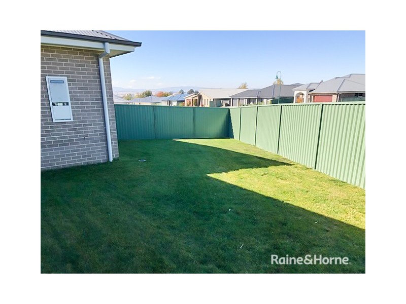 2 Morgan Place, Llanarth NSW 2795