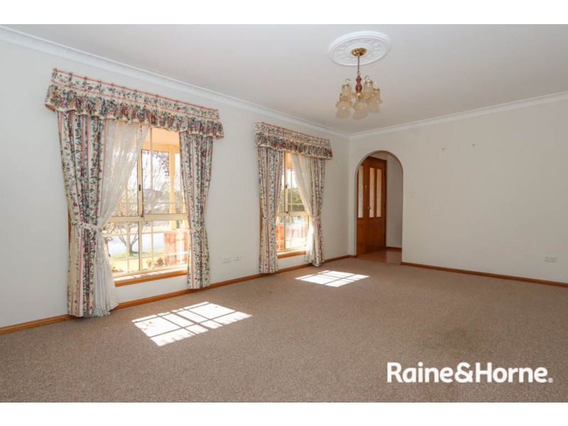 19 Wentworth Drive, Kelso NSW 2795