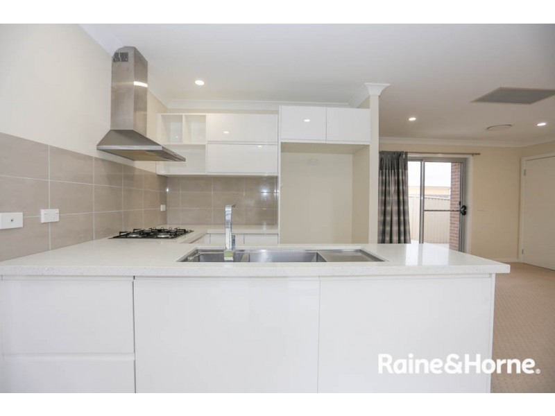 8/40 Wentworth Drive, Kelso NSW 2795