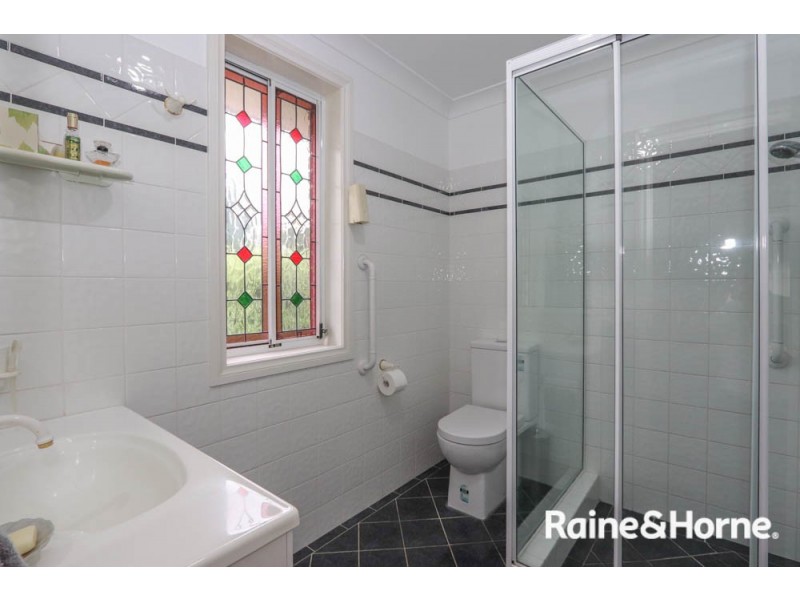 15 Cherrywood Crescent, Llanarth NSW 2795