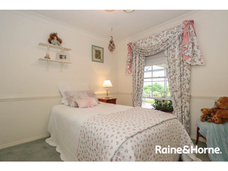 15 Cherrywood Crescent, Llanarth NSW 2795