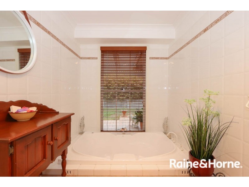 15 Cherrywood Crescent, Llanarth NSW 2795