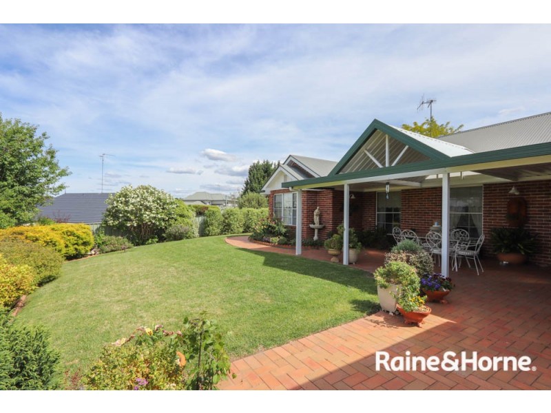 15 Cherrywood Crescent, Llanarth NSW 2795