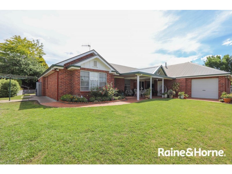 15 Cherrywood Crescent, Llanarth NSW 2795