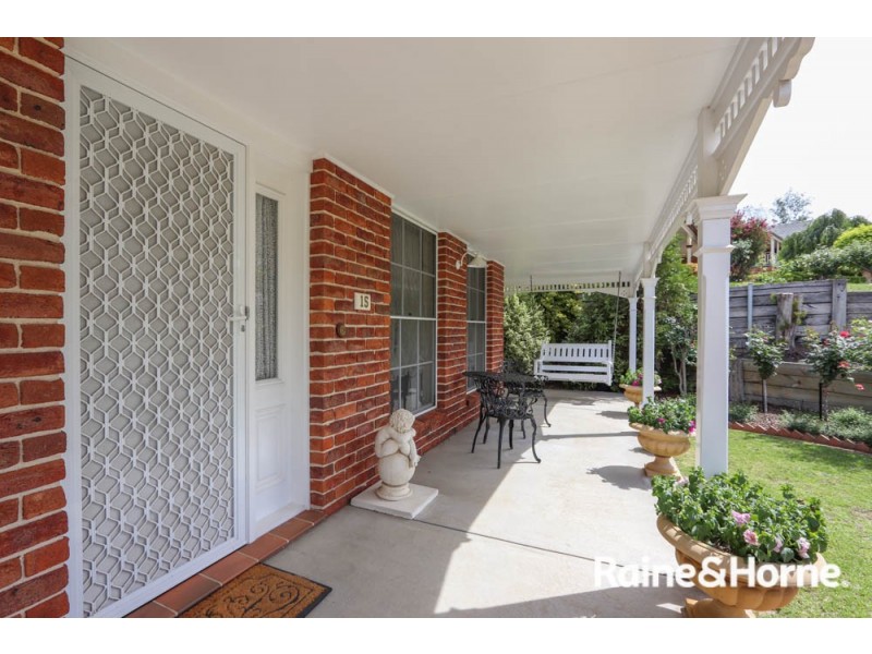 15 Cherrywood Crescent, Llanarth NSW 2795