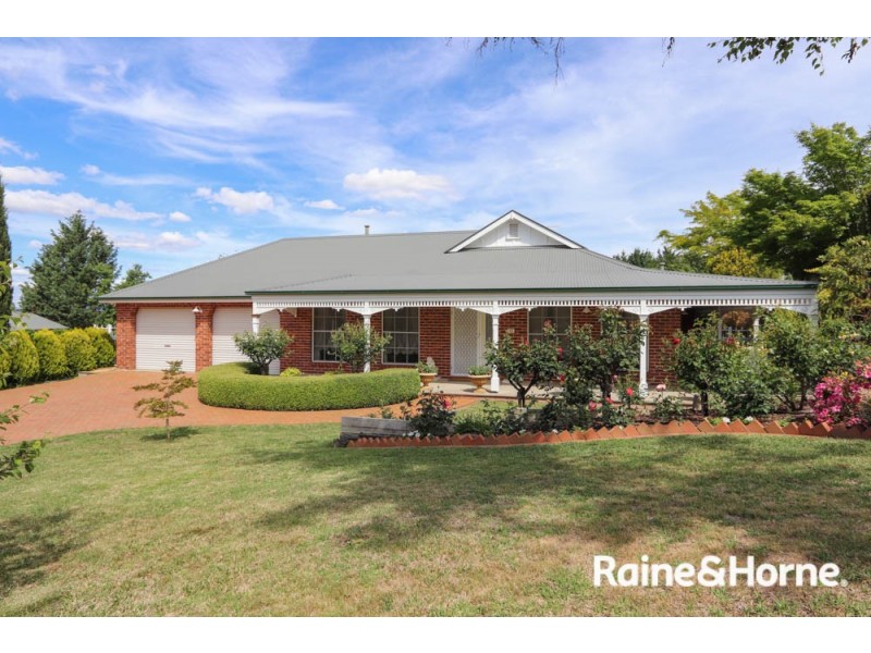 15 Cherrywood Crescent, Llanarth NSW 2795