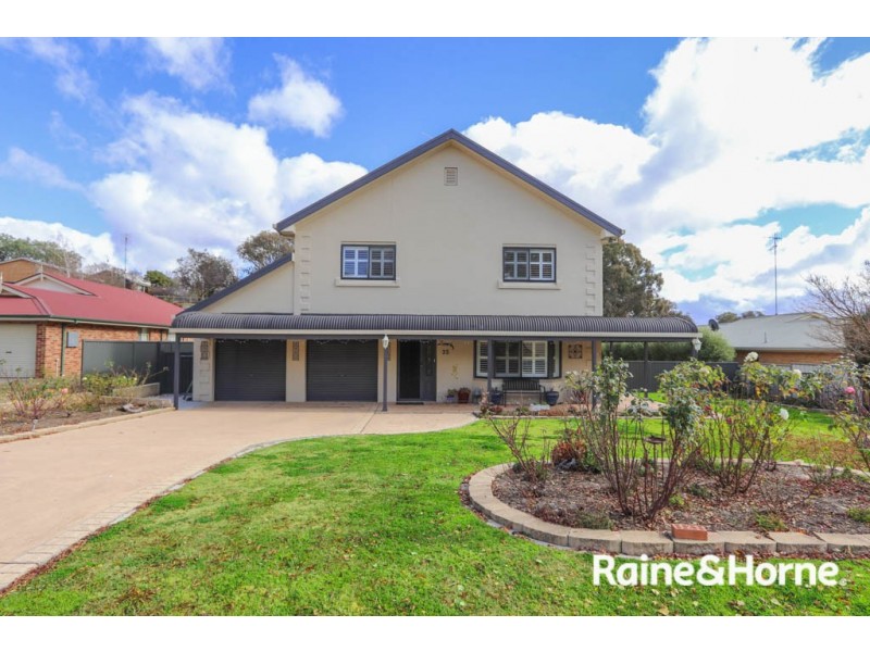 35 Kurumben Place, West Bathurst NSW 2795