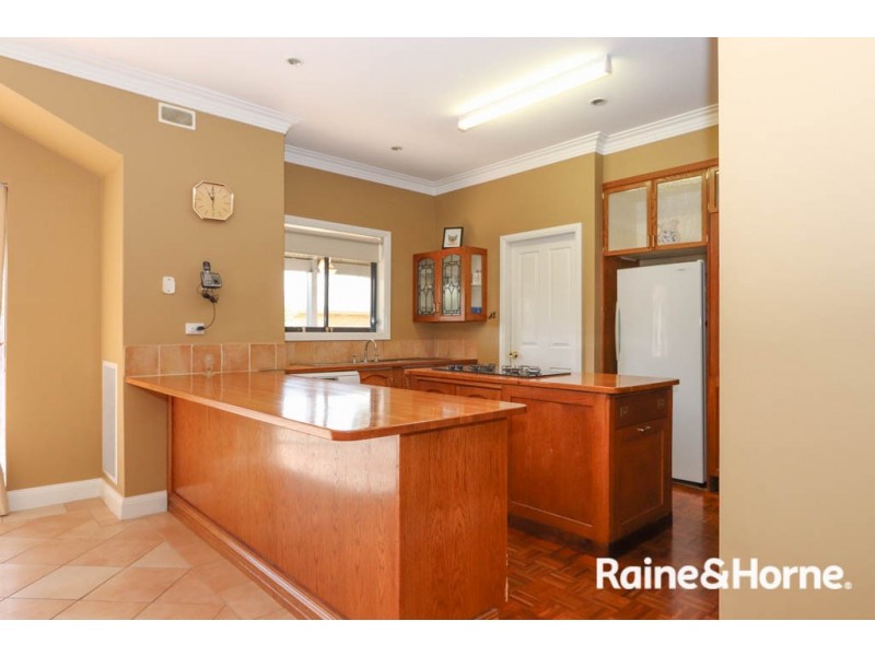 35 Kurumben Place, West Bathurst NSW 2795