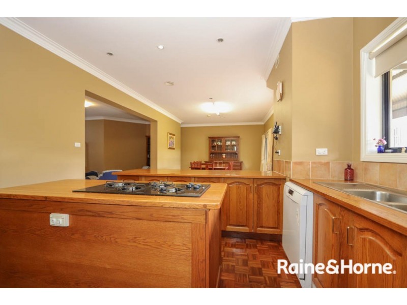 35 Kurumben Place, West Bathurst NSW 2795