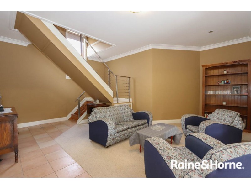 35 Kurumben Place, West Bathurst NSW 2795