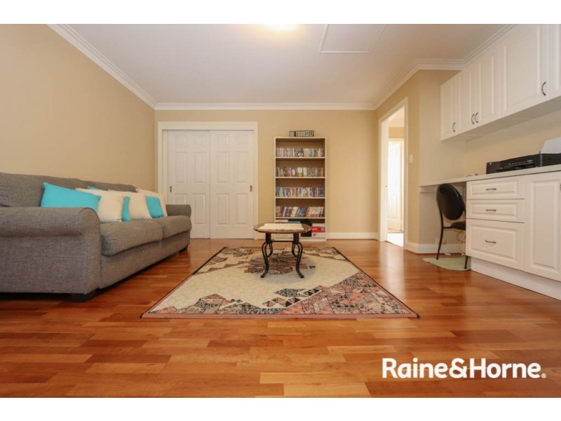 35 Kurumben Place, West Bathurst NSW 2795