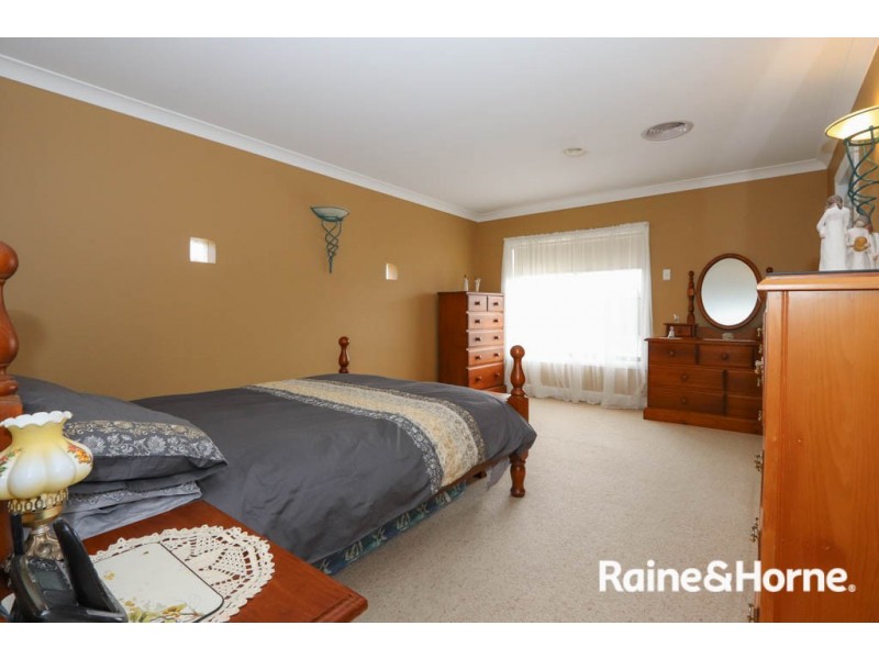 35 Kurumben Place, West Bathurst NSW 2795