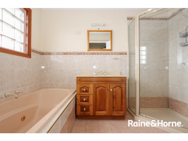 35 Kurumben Place, West Bathurst NSW 2795